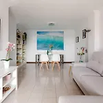 Cruz Harbor Views: Seaside Prime Location *