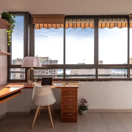 Cruz Harbor Views: Seaside Prime Location Apartment *