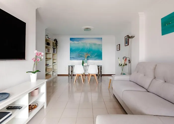 Cruz Harbor Views: Seaside Prime Location *