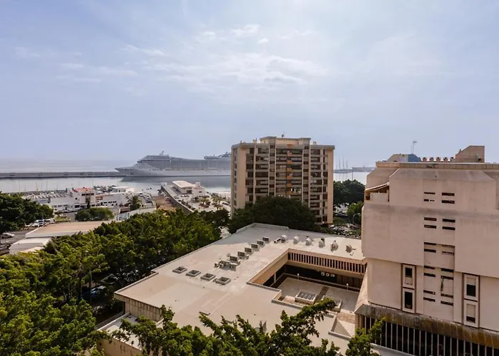 Cruz Harbor Views: Seaside Prime Location Apartment *